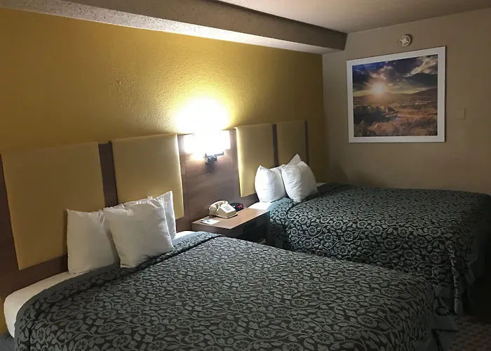 Days By Wyndham Near Downtown/nau On Route 66